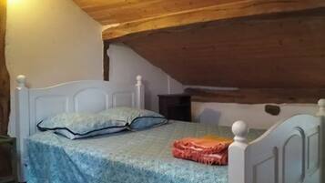 3 bedrooms, iron/ironing board, travel cot, free WiFi