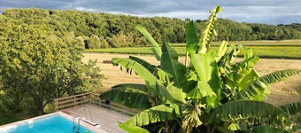 Gite for 5-8 people, swimming pool, absolute calm, panorama on the Pyrenees.