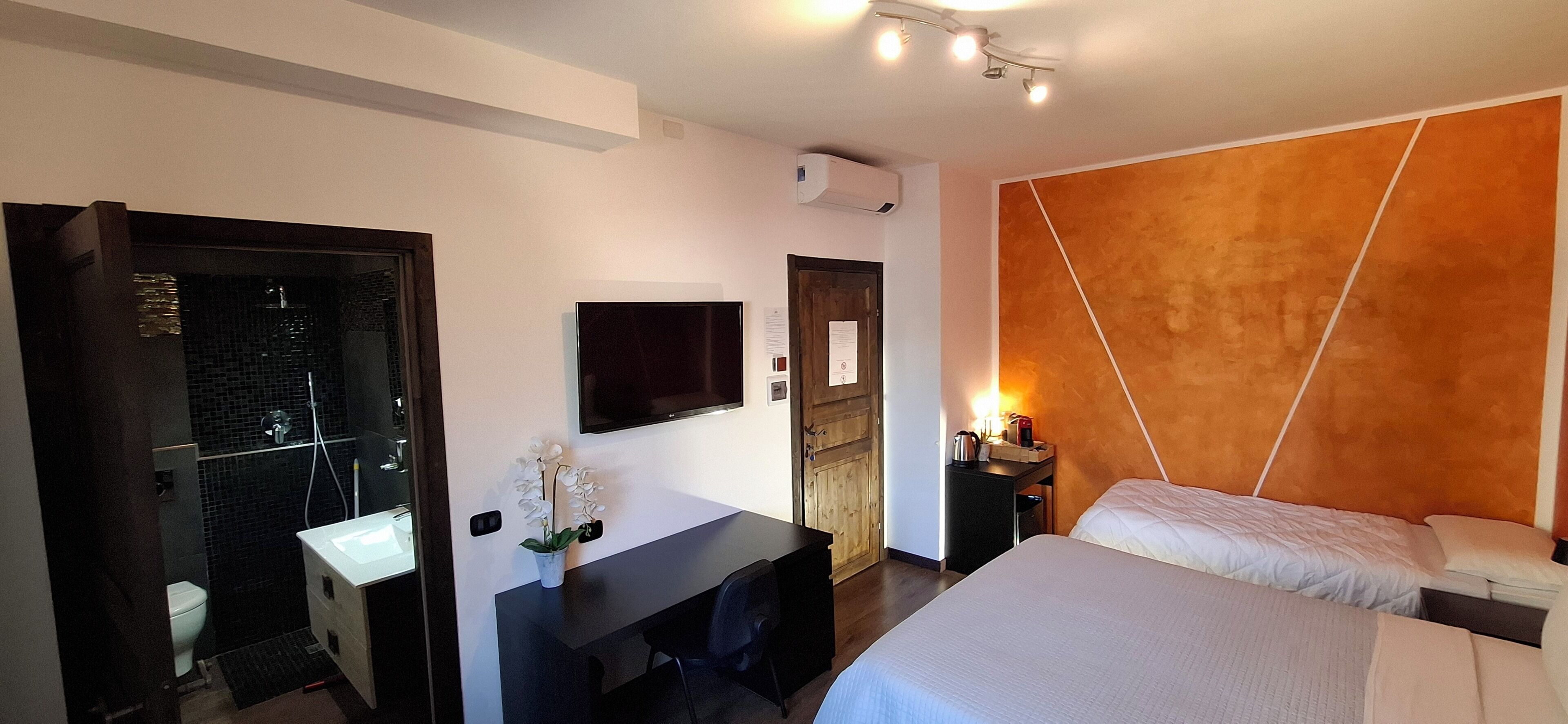 1 bedroom, in-room safe, desk, free WiFi