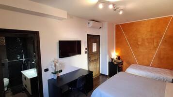 1 bedroom, in-room safe, desk, free WiFi