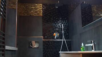 Bathtub, eco-friendly toiletries, hair dryer, bidet
