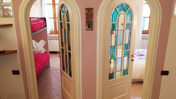 2 chambres, fer et planche à repasser, Wi-Fi, draps fournis