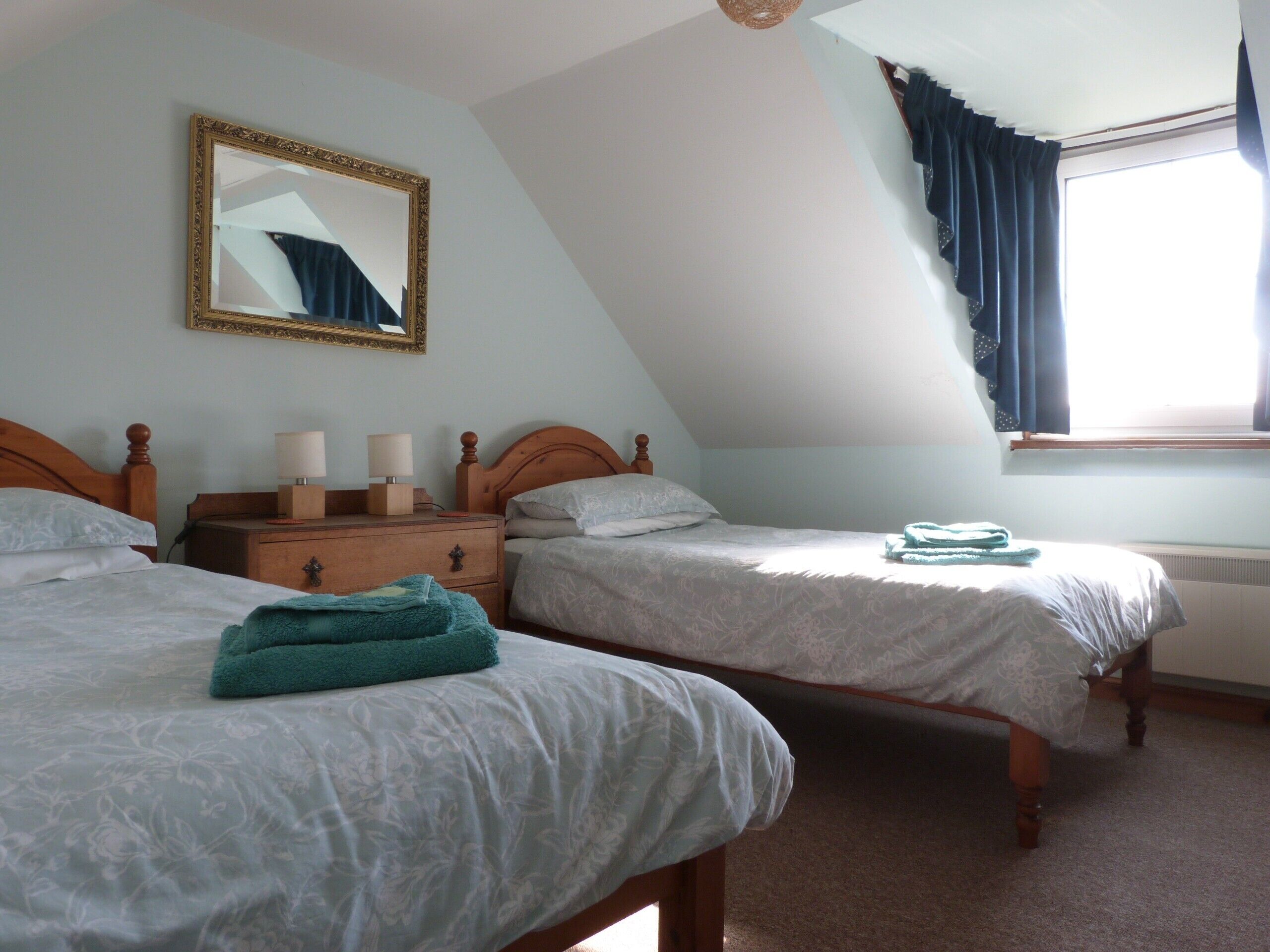 2 dormitorios, tabla de planchar con plancha, wifi gratis y ropa de cama