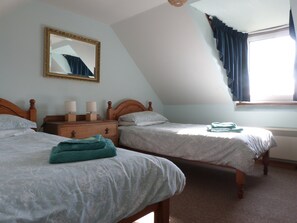 2 bedrooms, iron/ironing board, free WiFi, bed sheets - Traditional Highland Cottage With Stunning Panoramic Mountain And Sea Views (Lochinver)