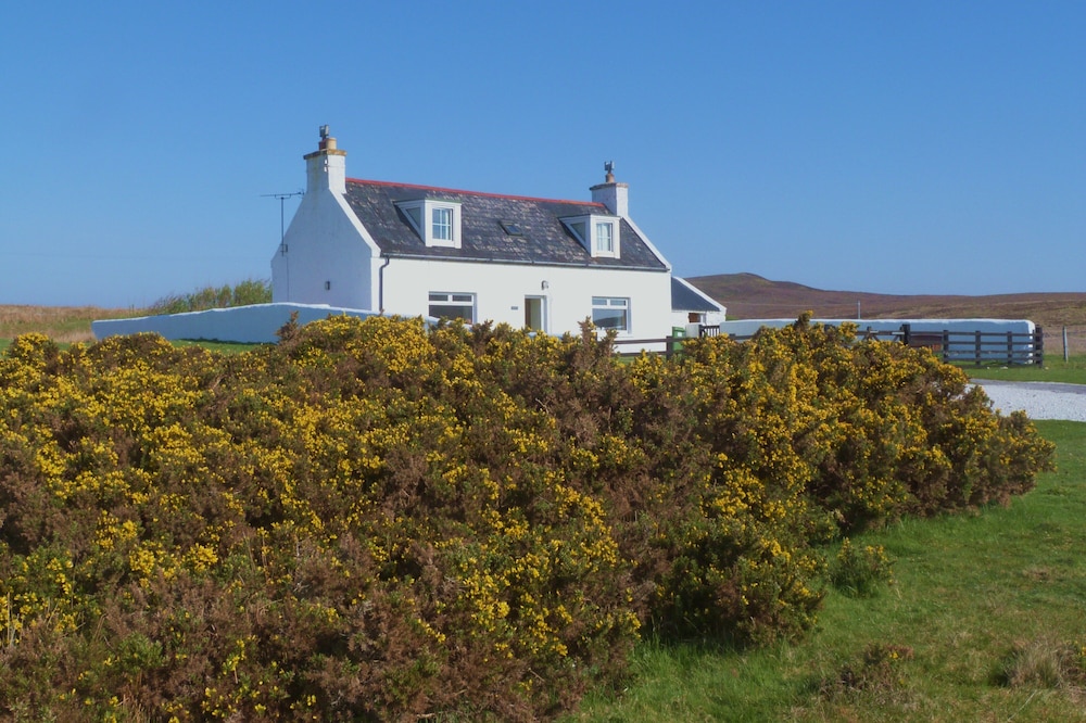 Traditional Highland Cottage With Stunning Panoramic Mountain And Sea Views