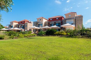 Exterior - 2 bdrm villa with parking and great sea views. Located in a quiet neighbourhood (Marathopoli)