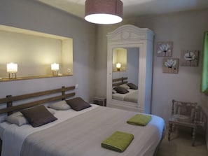 1 chambre, fer et planche Ă repasser, Wi-Fi gratuit, draps fournis