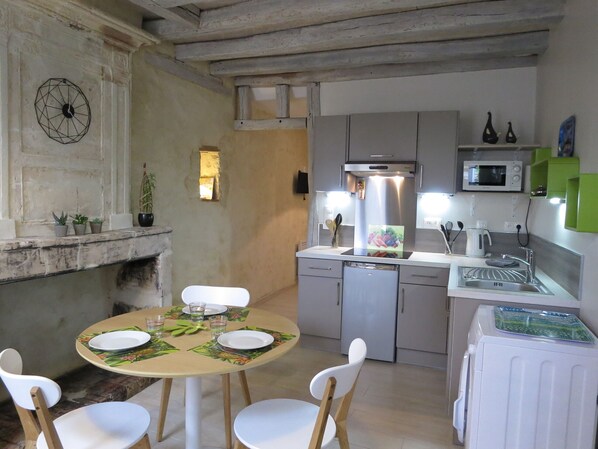 冰箱、微波炉、烤箱、炉灶