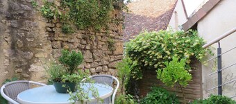 House classified "4 épis" with small garden. Charm & Calm. Historic district 
