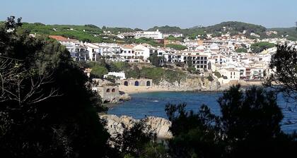 Stunning End of Terrace House; Fab Sea Views, Shared Community Pool HUTG 0065