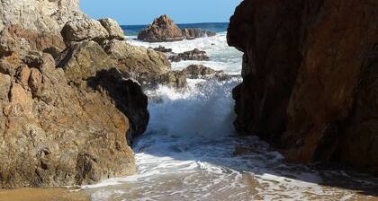 Stunning End of Terrace House; Fab Sea Views, Shared Community Pool HUTG 0065