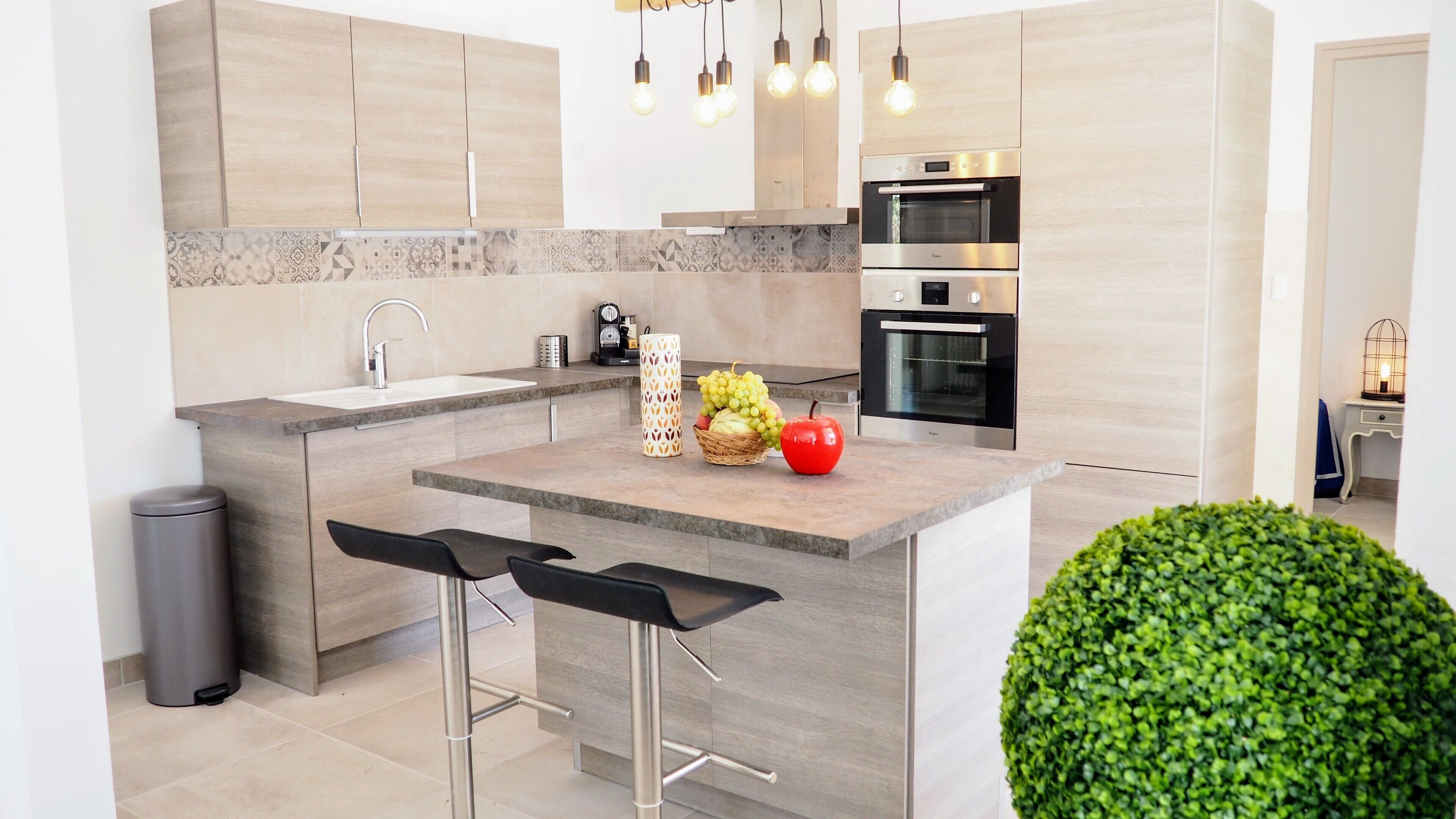 Villa 10mn from Cassis, dominant view of the vineyards