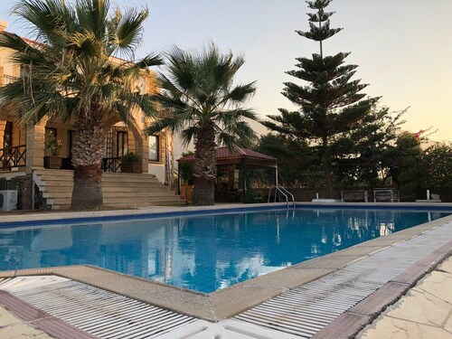 Super Villa for rent 100m. from the sea