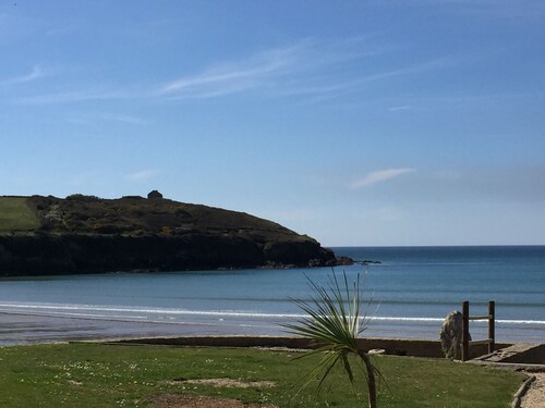 n ° 7 located on the seafront, SOUTH direct access to the beach