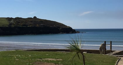 n ° 7 located on the seafront, SOUTH direct access to the beach