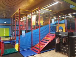 Children’s area - Modern vacation home in the park "De Kreek", W-LAN (Bruinisse)