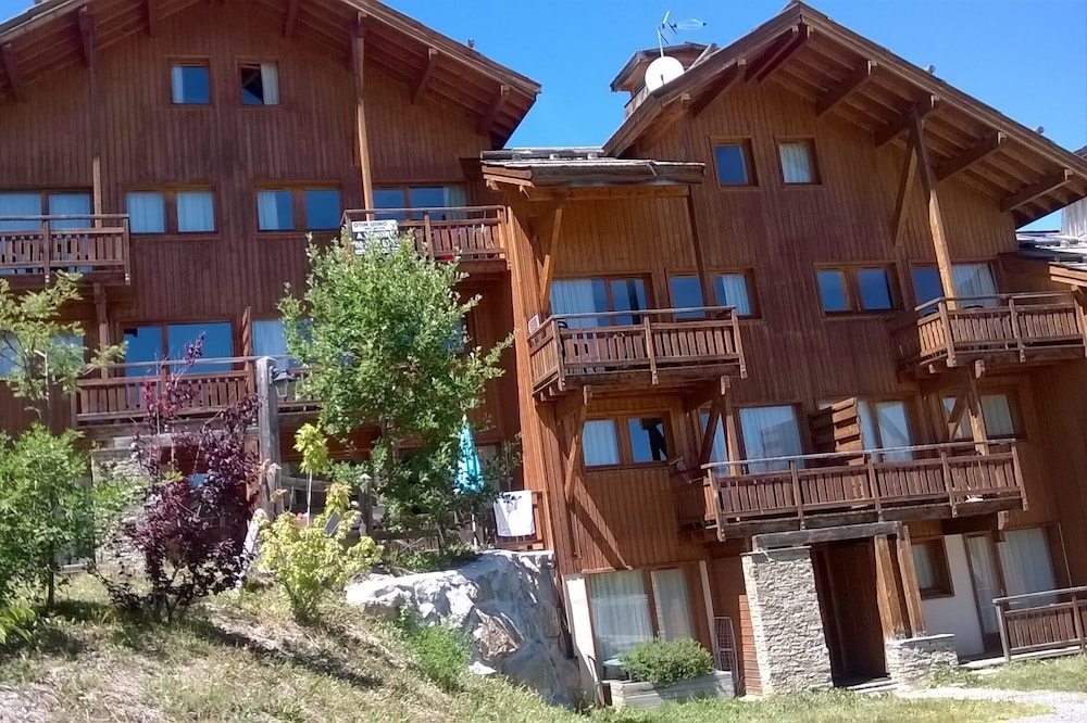 The hamlet of the écrins at 1800, located in the station of Puy St. Vincent.