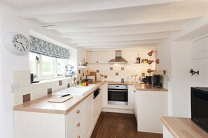 Kjøleskap, mikrobølgeovn, ovn og brødrister