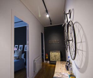 3 bedrooms, desk, iron/ironing board, Internet