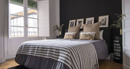 BEAUTIFUL DESIGN FLOOR IN THE CENTER FOR 6 PEOPLE