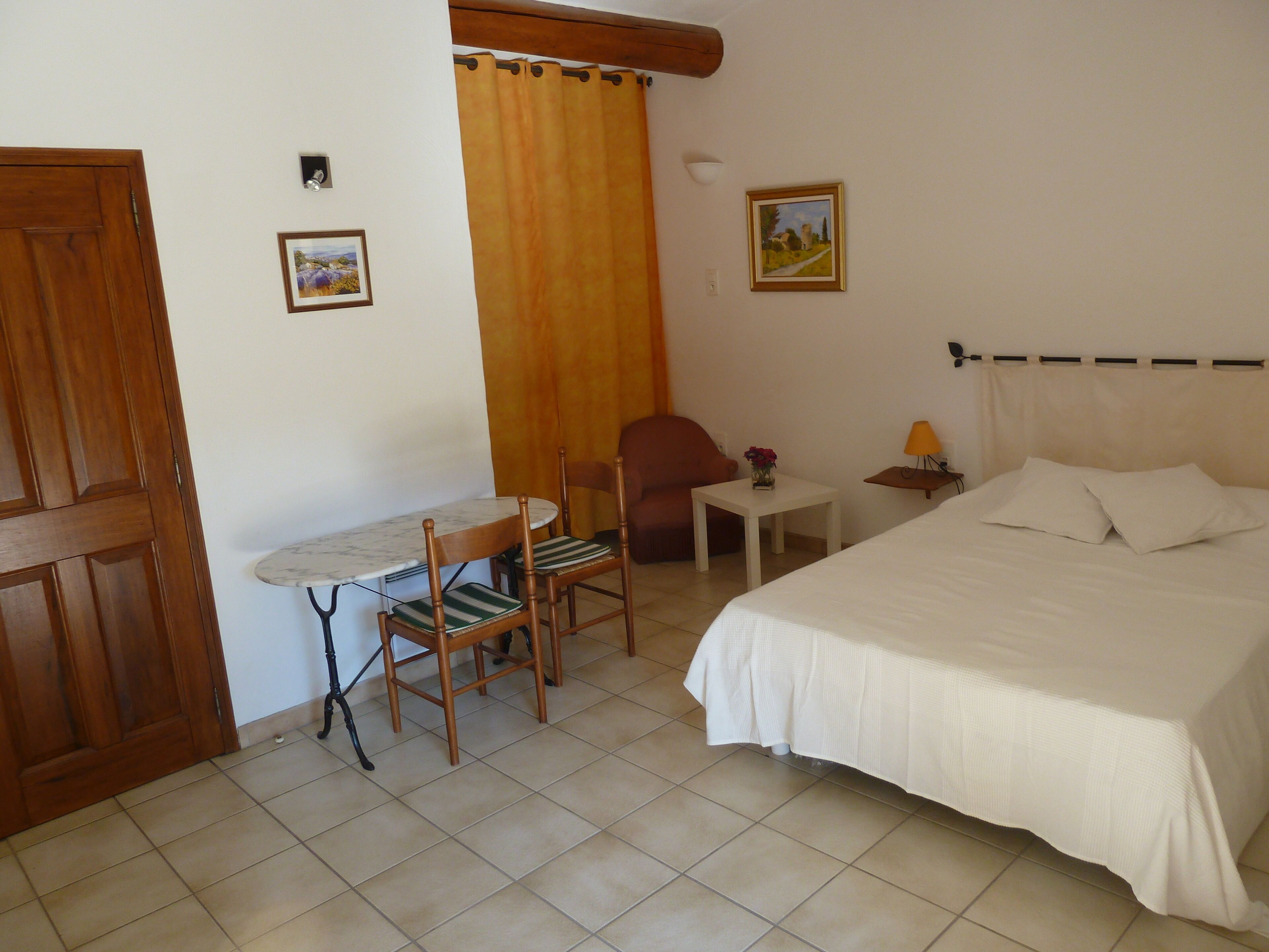 COTTAGE IN THE HEART OF LUBERON