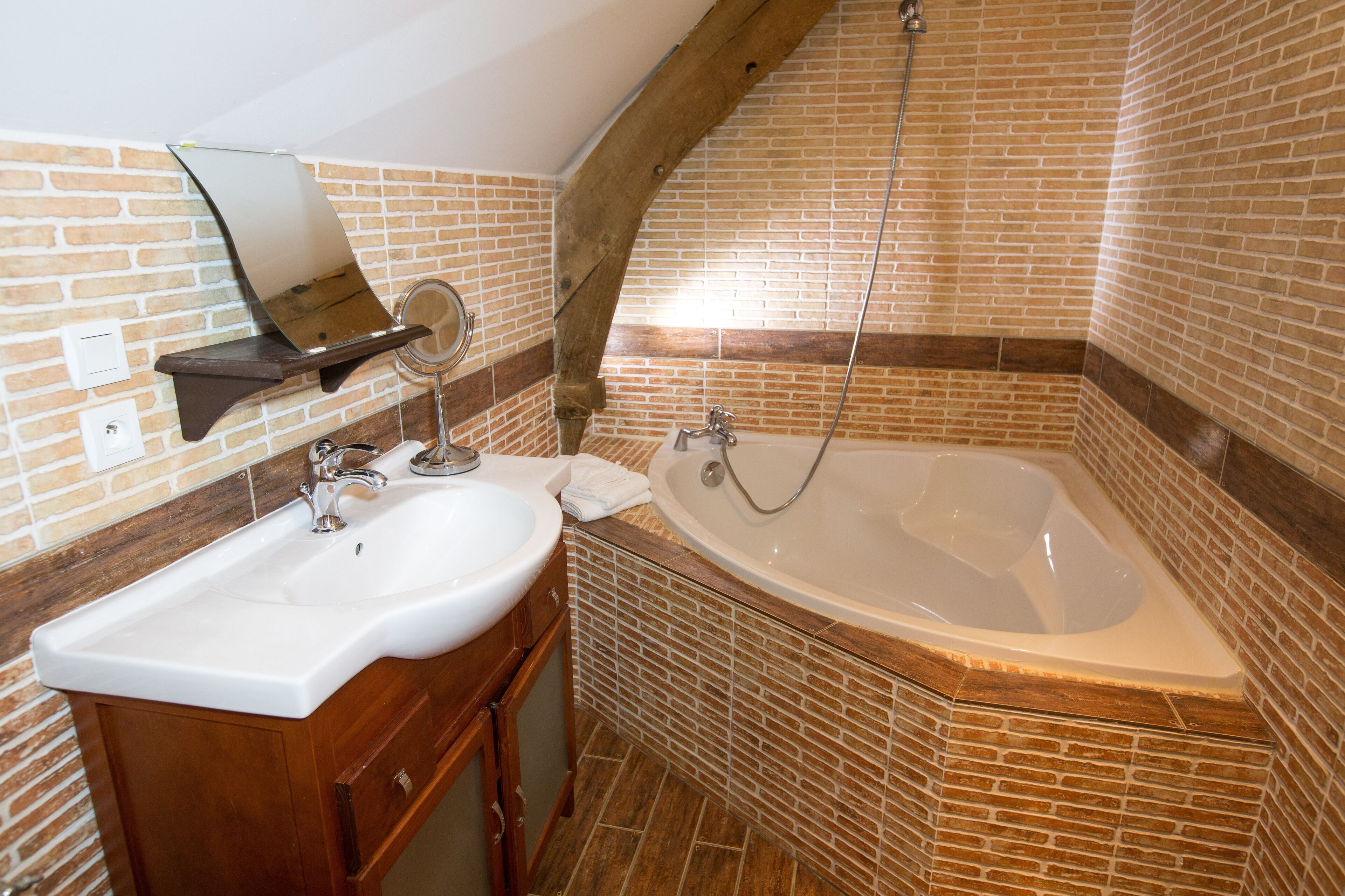 comfortable cottage, quiet, with sauna, gardens, near Saint-Malo and Rance