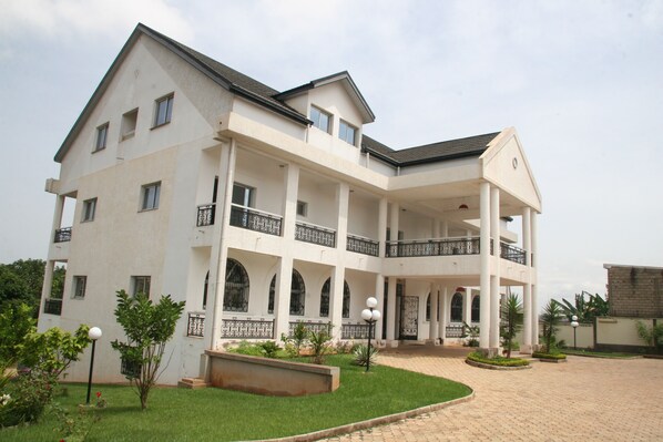 Exterior - VILLA MARCO 1 APARTMENT  (YAOUNDE)