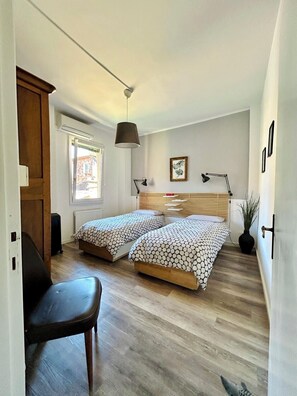 2 bedrooms, travel cot, free WiFi, bed sheets