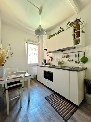 Fridge, microwave, stovetop, coffee/tea maker