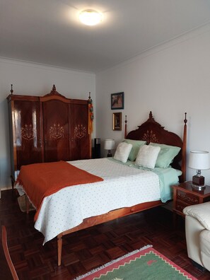 2 bedrooms, iron/ironing board, travel cot, free WiFi - Seaparty Beach and not only (Charneca de Caparica)
