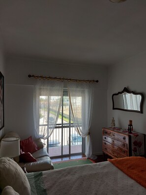 2 chambres, fer et planche à repasser, lit parapluie, Wi-Fi gratuit