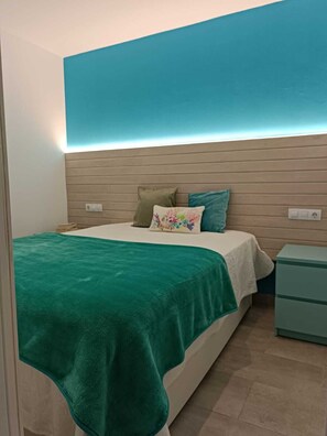 1 chambre, coffres-forts dans les chambres, fer et planche à repasser