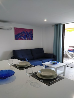 TV, DVD player - Modern design Apartment with Sea View (San Bartolomé de Tirajana)