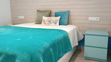 1 bedroom, in-room safe, iron/ironing board, free WiFi