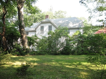 Approaching the house from the street