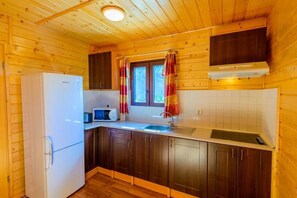 Micro-ondes, four, plaque de cuisson, cafetiĂšre/bouilloire