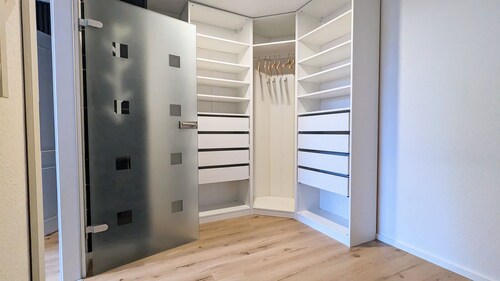 Modern apartment for 5 people with south-facing balcony