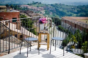 Outdoor dining - Apartment dell 'Erbe with panoramic terraces (Montepulciano)
