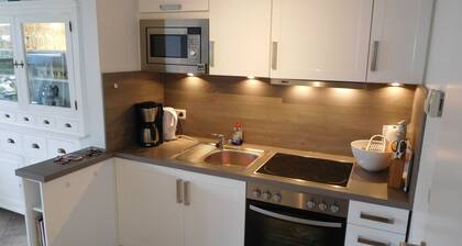 Soleado y moderno apartamento en planta baja con jardín sur protegido, wifi gratis<br><br>
