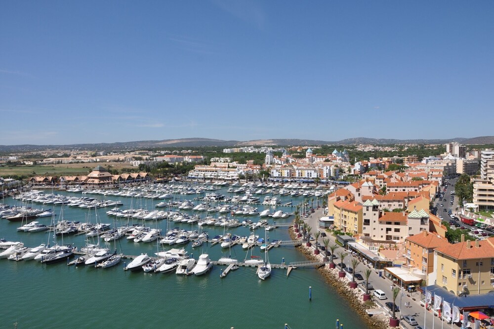 3 bedroom apartment with pool and terrace. 3 bedrooms and a living room - Apart 4 A / C