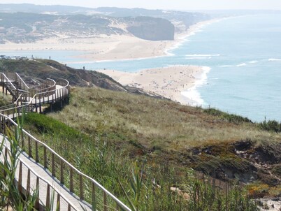 BEAUTIFUL APARTMENT FOR 6 - SPACIOUS AND LUMINOUS FACING THE LAGOON - CLOSE NAZARE