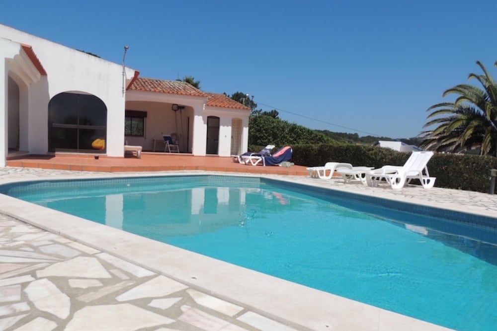BEAUTIFUL APARTMENT FOR 6 - SPACIOUS AND LUMINOUS FACING THE LAGOON - CLOSE NAZARE