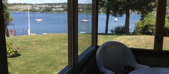 Our Cottage on the water-Labor Day Special-Relax Swim Read a book Go fishing