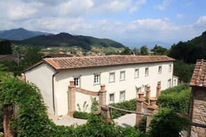 Exterior - 5 Bedroom Farmhouse On Grounds Of C18th Villa, Private Garden & Stunning Views (Lucca)