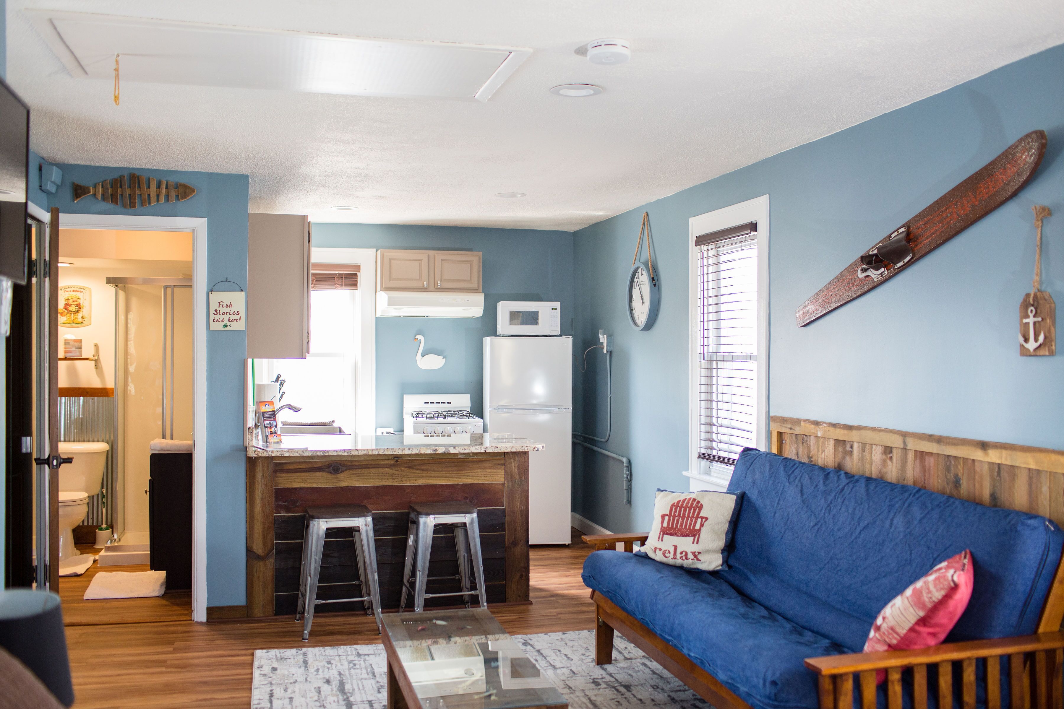 Our Crow's Nest  is clean & comfy & comes with boat slip & trailer parking!