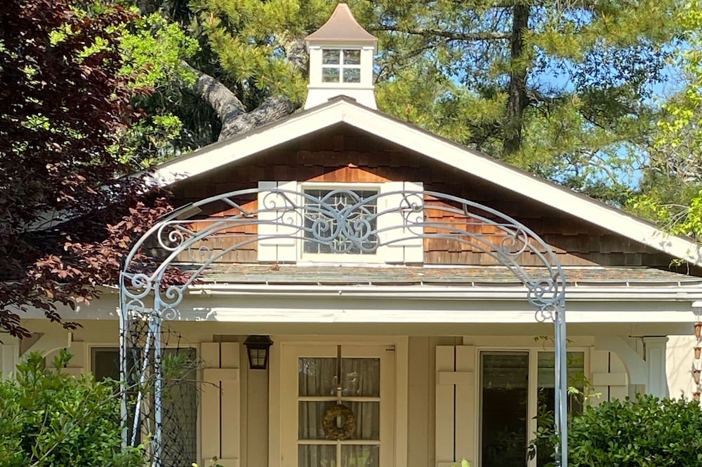 Cozy Canyon Cottage: Come relax, hike, run, or walk 2 town 4 some amazing faire