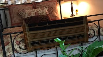 1 bedroom, desk, iron/ironing board, WiFi