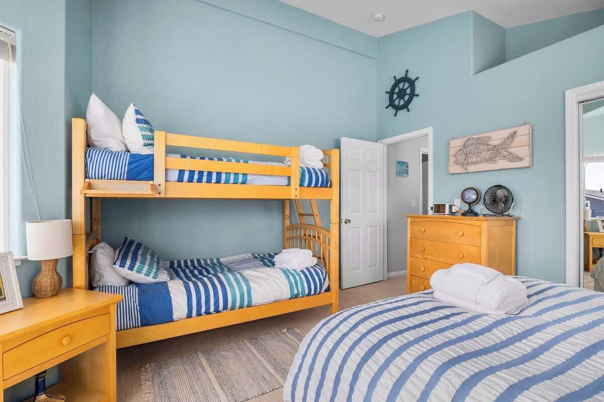 3 bedrooms, desk, iron/ironing board, WiFi