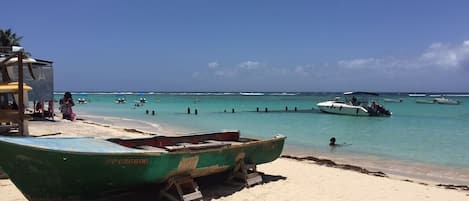 Una spiaggia nelle vicinanze, teli da spiaggia