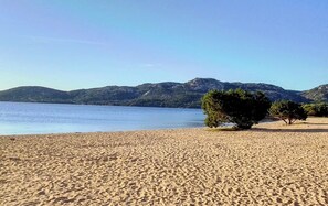 Beach nearby, sun-loungers, beach towels